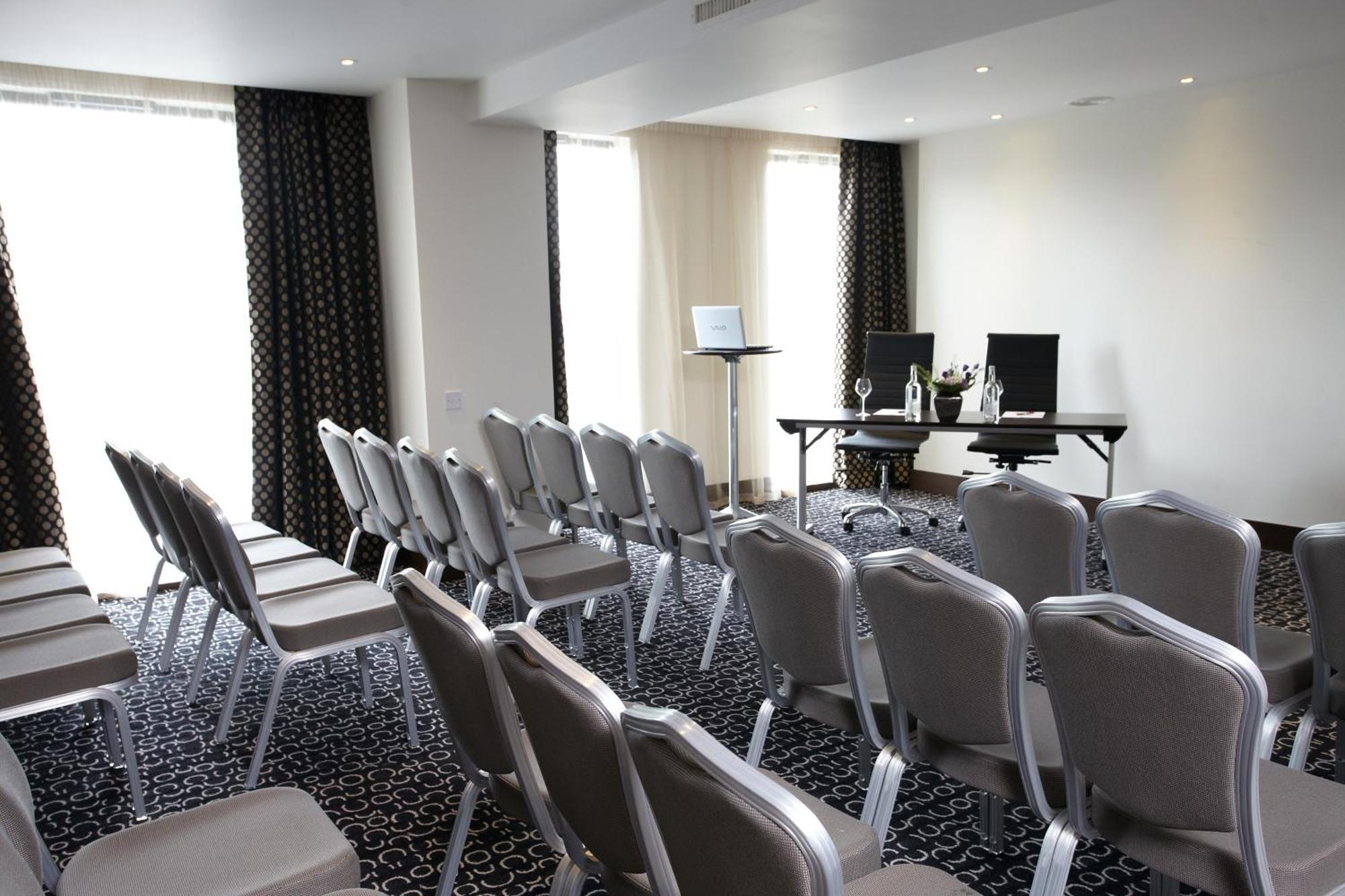 Hotel Park Grand Heathrow Hounslow Exteriér fotografie