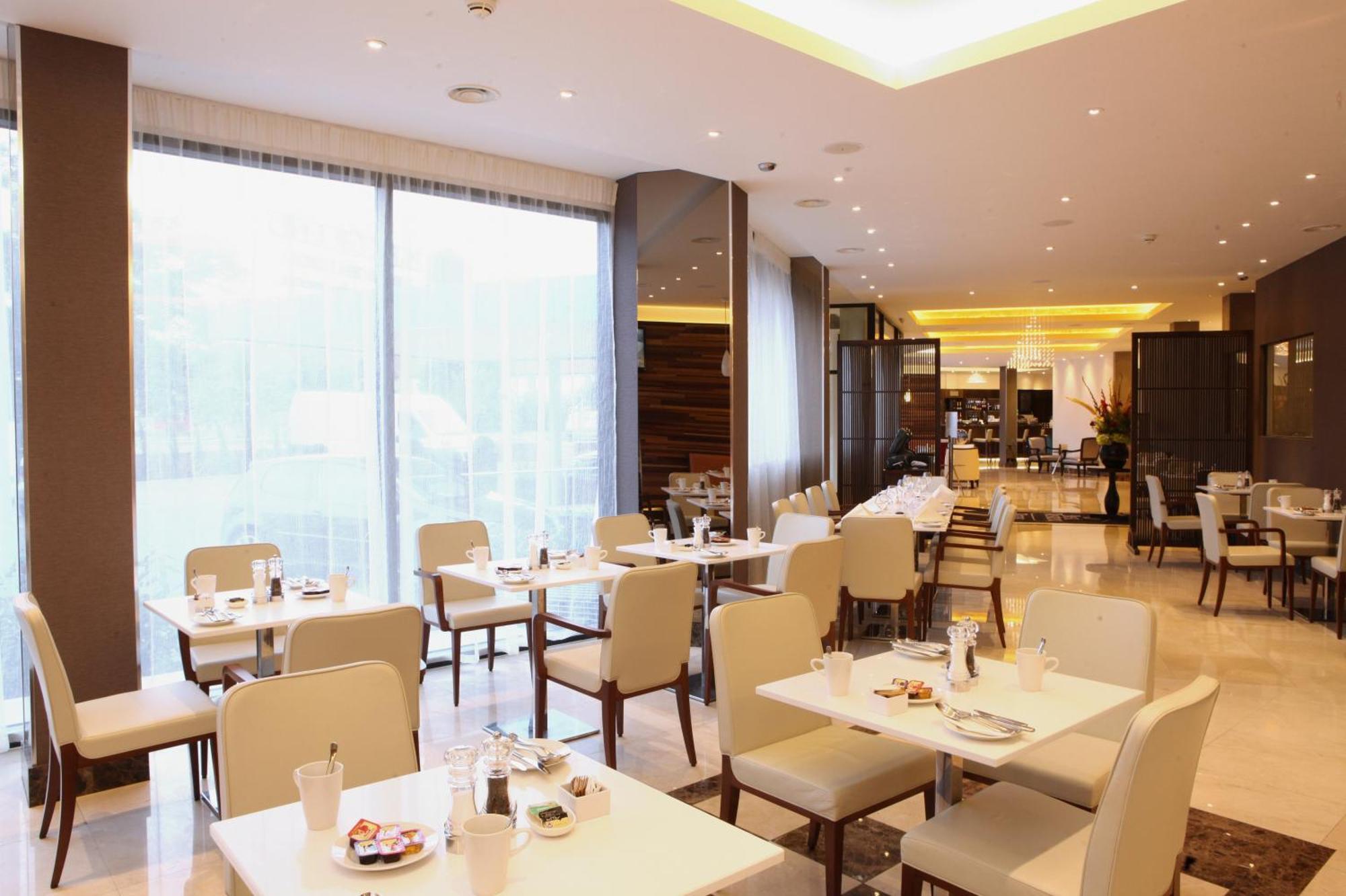 Hotel Park Grand Heathrow Hounslow Exteriér fotografie