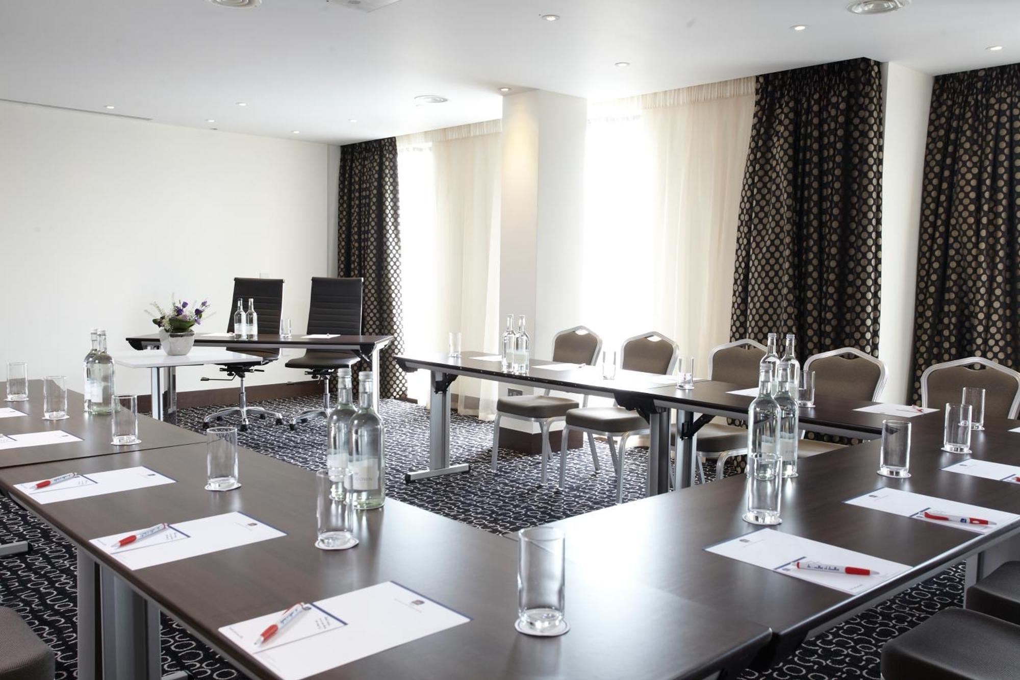 Hotel Park Grand Heathrow Hounslow Exteriér fotografie